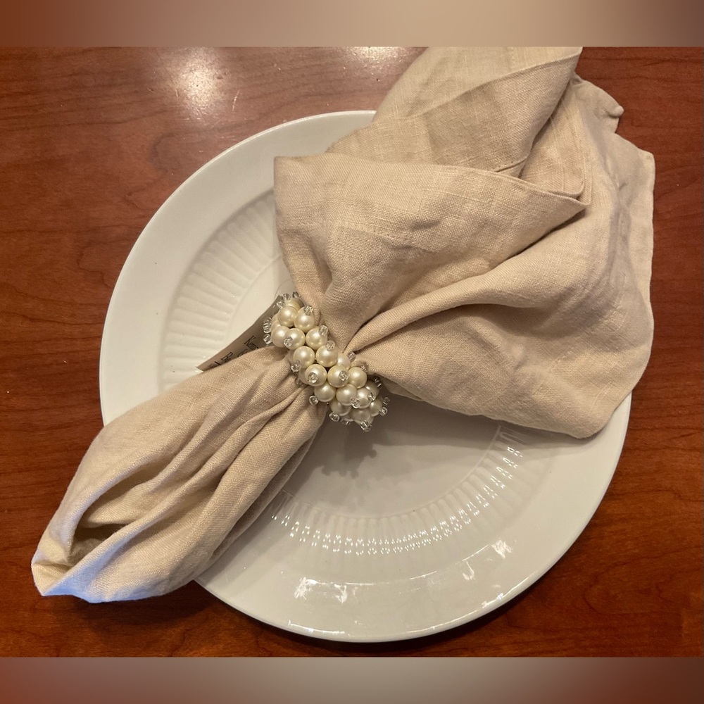 6 Pearl Cluster Napkin Rings - Picture 2 of 6